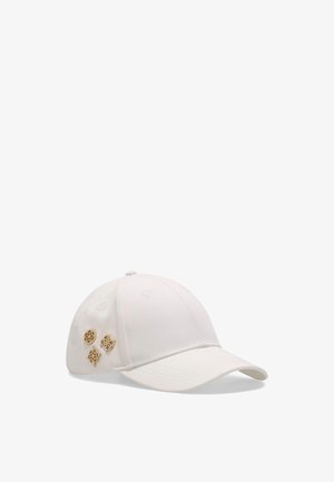 Weißes Baseballcap mit gebogenem Schirm, mit vier kleinen goldenen dekorativen Pins an der Seitenpartie.