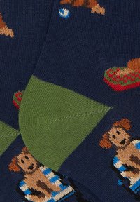 Calze di cotone multicolore con base blu navy, caratterizzate da motivi di cani e cibo lavorati a maglia, e una fodera a coste verde per un comfort extra.