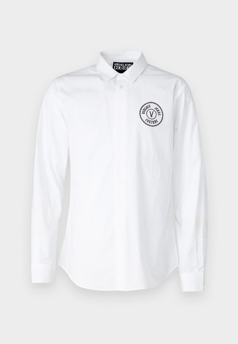 Biała koszula z długim rękawem, wykonana z bawełny, z kołnierzykiem zapinanym na guziki, z okrągłym czarnym haftowanym logo na lewej piersi.