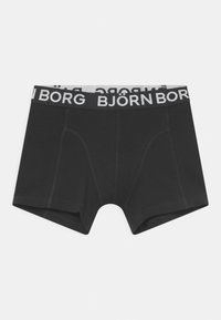 Melni bokseršorti ar pelēku jostu, uz kuras atkārtoti ir teksts "BJÖRN BORG". Mīksta auduma, pieguļošs dizains, taisna griezuma un bez rakstiem.