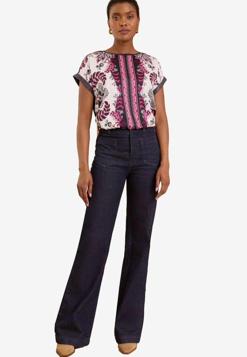 Love & Roses CREW NECK - REGULAR FIT - Nyomott mintás póló - paisley print