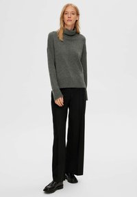 Selected Femme Strikkegenser - medium grey melange