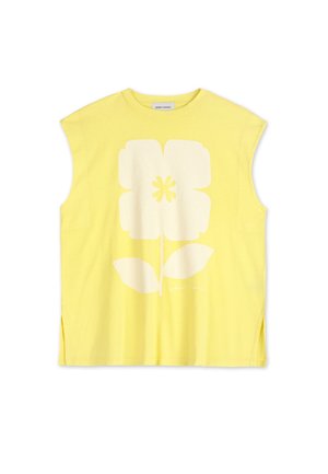 Gul ärmlös t-shirt i mjuk bomull, med en vit blommig grafik med blad, sidofickor och en rundad halsringning.