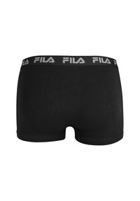 Boxer da uomo neri realizzati in tessuto morbido, con una cintura in logo grigio con il marchio "FILA" che si ripete lungo la parte superiore.