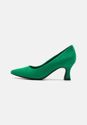 Pumps - leaf green