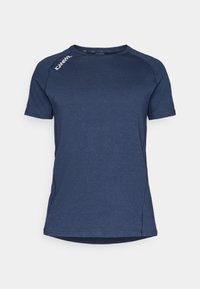 Jūras zila īsām piedurknēm sporta krekls ar apaļu kaklu, raglāna piedurknēm un baltām šuvēm. Uz pleca ir izvietots "I CAN WIL" logo.