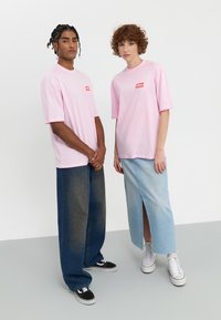 YOURTURN UNISEX - T-shirt med print - light pink
