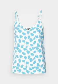 Camisola com estampado floral azul, com tiras finas e decote em forma de V, sobre um fundo de tecido branco. Material leve, textura suave.