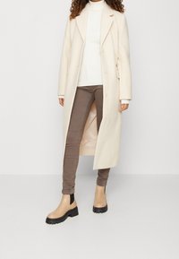 Gina Tricot Stickad tröja - white