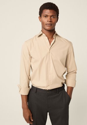 REGULAR FIT  EASY CARE SINGLE CUFF  - Formāls krekls - neutral brown