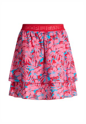 Gonna luminosa con motivo floreale con fiori di ibisco rosa, rossi e blu, design a strati e una fascia elastica rossa in vita.