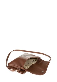 Borsa a tracolla in pelle marrone con finitura testurizzata, chiusura con zip e interno caratterizzato da una fodera di colore chiaro e stampa del logo.