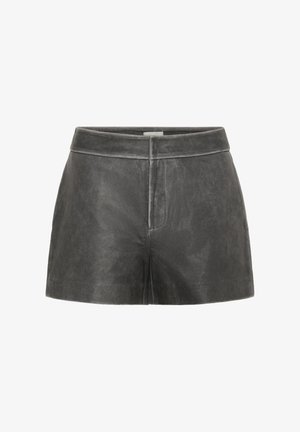 Shorts en cuir gris avec une texture lisse, taille haute, détails de poches avant et coupe ajustée.