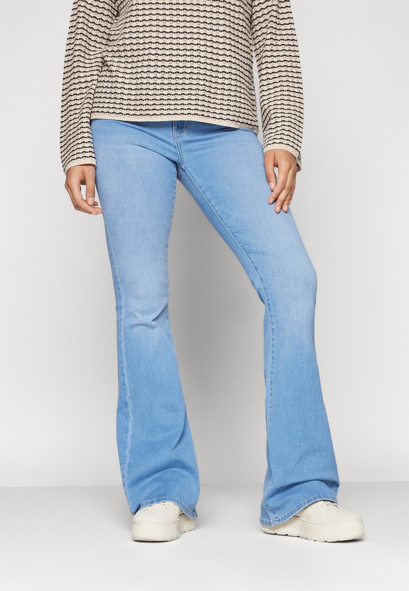 ONLY - ONLREESE RETRO - Flared jeans - light blue denim, Förstora