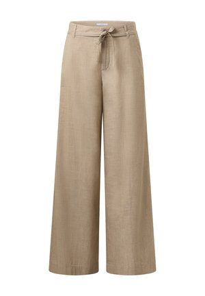 Beige linnen broek met wijde pijpen, voorzien van ceintuurlussen en een gestrikte stoffen riem in de taille.