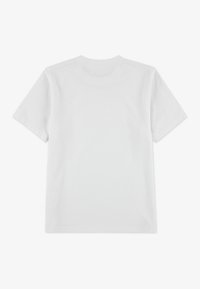 Fehér pamut póló rövid ujjakkal, kerek nyakkivágással és sima textúrával. Nincsenek grafikák vagy minták; hátulról nézet látható.