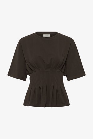 Tamsiai rudos spalvos trumpų rankovių marškiniai su apvaliu iškirpimu. Yra raukčių detalės juosmens srityje ir prigludusi siluetas. Pagaminta iš minkštos medvilnės medžiagos.