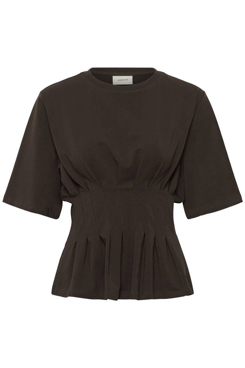 Haut court à manches courtes de couleur marron foncé avec un col rond. Présente des détails plissés à la taille et une silhouette ajustée. Fabriqué en doux coton.
