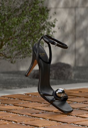 kate spade new york HARMONY - Korolliset sandaalit - black