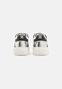 Buffalo RSE V2 - Sportbačiai - black/silver/white