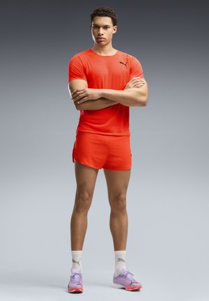 Puma, LIGHTSPEED LAUFSHIRT - Sports T-shirts - ultra red