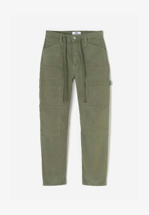 Pantaloni cargo verde oliva con molte tasche a toppa, vita con coulisse e design a gamba affusolata realizzati in tessuto di cotone.