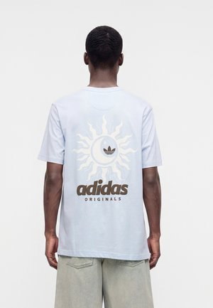 adidas Originals, SUN GRAPHIC LOOSE TEE UNISEX - T-shirts print - crystal sky