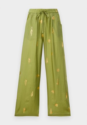 Pantaloni larghi verde oliva con cintura elastica e cordoncino, decorati con motivi di conchiglie dorate e conchiglie a spirale.