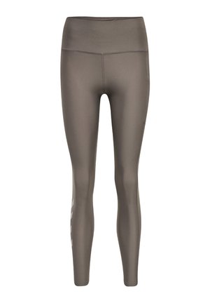 Hooggetailleerde, full-length taupe legging met zijzak en reflecterende strepen op het onderste linkerbeen.