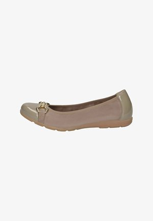Beige Ballerina mit glänzendem Zeheneinsatz, goldenen Details und einem samtweichen Obermaterial. Flexibler Gummisohle, runde Form.