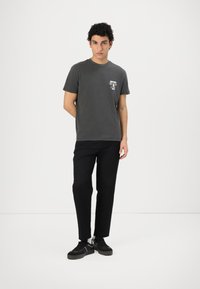 Tommy Jeans GRAPHIC TEE - Print T-shirt - black