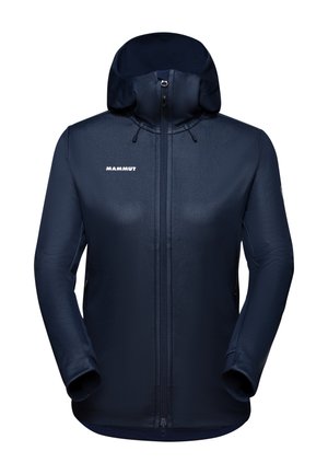 Mörkblå softshelljacka med huva, dragkedja, justerbara snoddar och logotyp på bröstet; har en slät yta och en figurnära design.