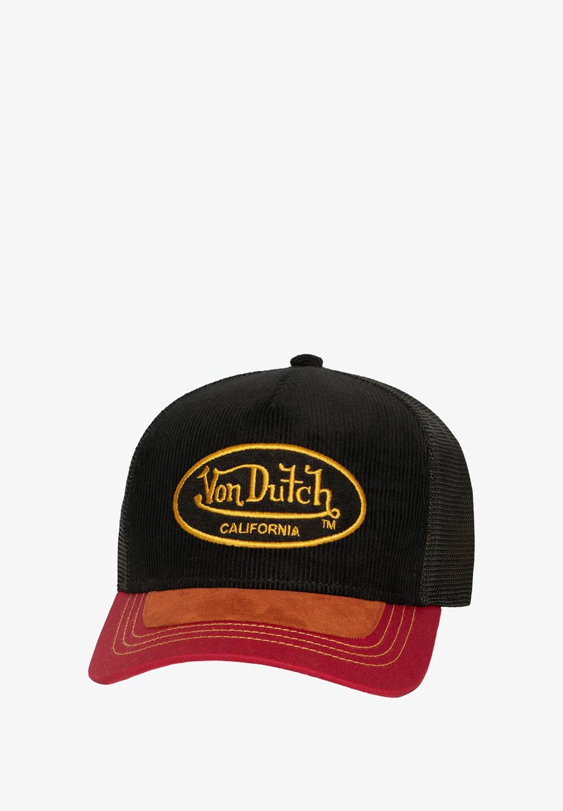 Gorra de pana negra con visera de ante roja. Presenta el logo bordado en amarillo "Von Dutch CALIFORNIA". Parte trasera de malla para mayor transpirabilidad.