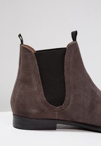 H by Hudson Klassiset nilkkurit - grey