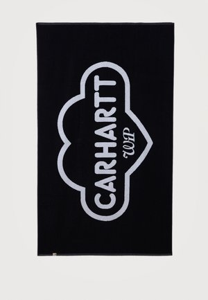 Musta suorakaiteen muotoinen pyyhe, jossa on valkoisella ääriviivalla piirretty pilven muoto ja iso pystysuuntainen "CARHARTT WIP" -teksti sisällä.