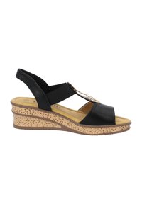 Zwarte wedge sandalen van leer, met een slingback ontwerp, open teen en decoratieve hardware op de bovenkant, voorzien van een gestructureerde kurken zool.