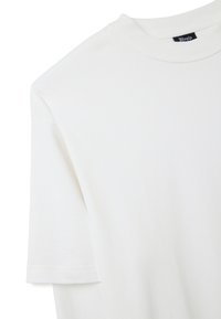 Weißes Baumwoll-T-Shirt mit klassischem Rundhalsausschnitt, kurzen Ärmeln und lockerer Passform. Verfügt über ein minimales Design ohne Muster oder Akzente.