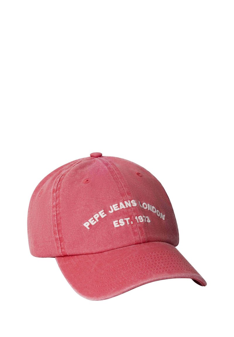 Rote Baseballkappe mit gebogenem Schirm und weißem Text "PEPE JEANS LONDON EST. 1973" auf der Vorderseite gestickt.