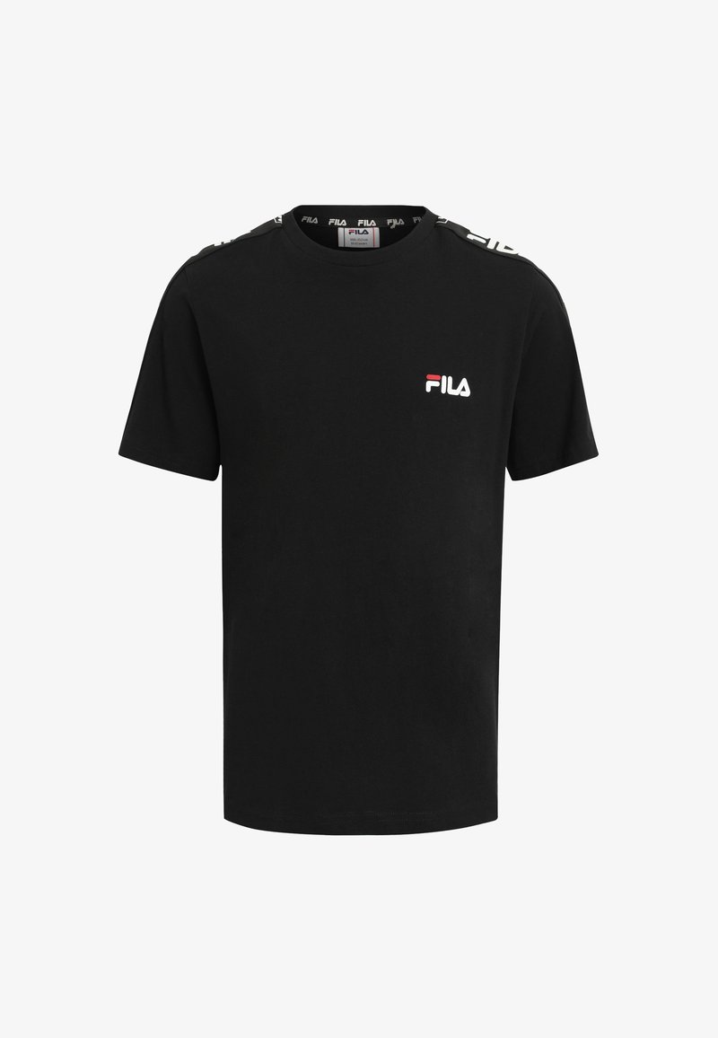 Camiseta de algodón negra con mangas cortas, que presenta un logo blanco de FILA en el pecho y detalles de marca en las costuras de los hombros.