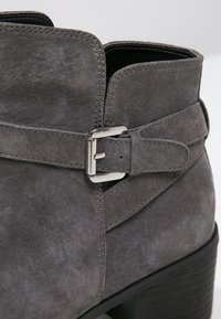 Pier One Botines bajos - grey