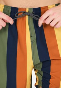 Cruz PIETER - Short de bain - print yellow stripe