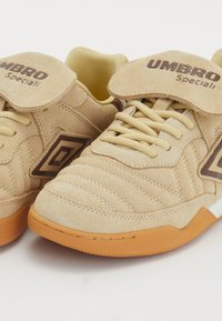 Umbro SPECIALI TR SUEDE UNISEX - Trainers - cream/dark brown/white