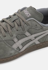 ASICS SportStyle SKYHAND OG UNISEX - Sportcipő - truffle grey/steeple grey