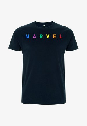 Námořnické bavlněné tričko s nápisem "MARVEL" barevně umístěným na hrudi. Krátké rukávy a klasický design s kulatým výstřihem.