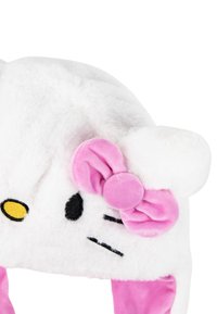 Cappello di peluche bianco con design di Hello Kitty, caratterizzato da occhi neri ricamati, un fiocco rosa e orecchie in tessuto rosa. Texture morbida, forma arrotondata.
