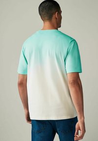 Next DIP DYE REGULAR FIT - Triko s potiskem - mint green