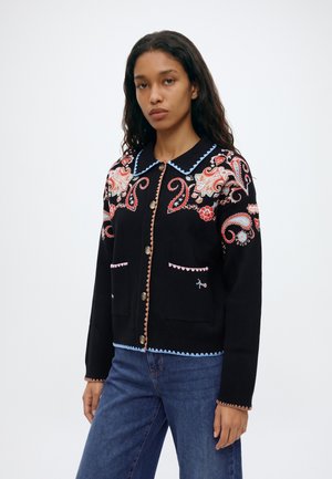 Never Fully Dressed, BLACK EMBROIDERED PAISLEY CARDIGAN - Жилетка - black