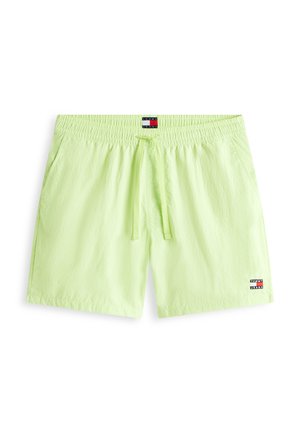 Shorts de bain homme vert clair avec ceinture élastique, cordon de serrage, poches latérales et petits logos Tommy Jeans sur la ceinture et la jambe.