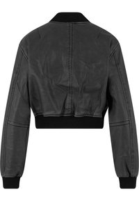 Veste en cuir noir cintrée avec col et poignets en tricot côtelé. Dotée de coutures en panneaux et d'une texture lisse.