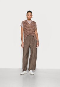 Saint Tropez KARISSA VEST - Camisola - cappuccino